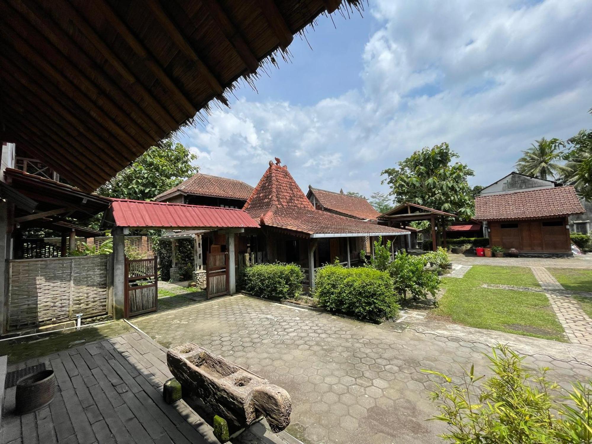 Saka Homestay Boutique & Cafe Magelang Ngoại thất bức ảnh