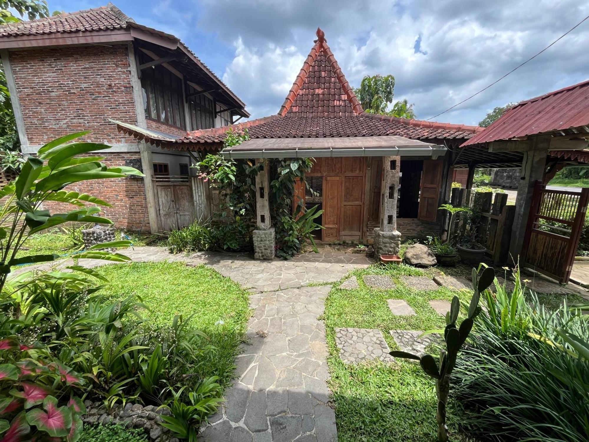 Saka Homestay Boutique & Cafe Magelang Ngoại thất bức ảnh